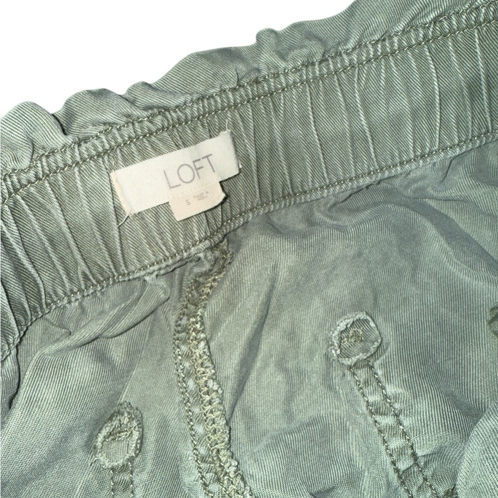 LOFT Size Small Emory Wide Leg
CROP PANT Relaxed Loose sage green Soft lyocell - Picture 5 of 8